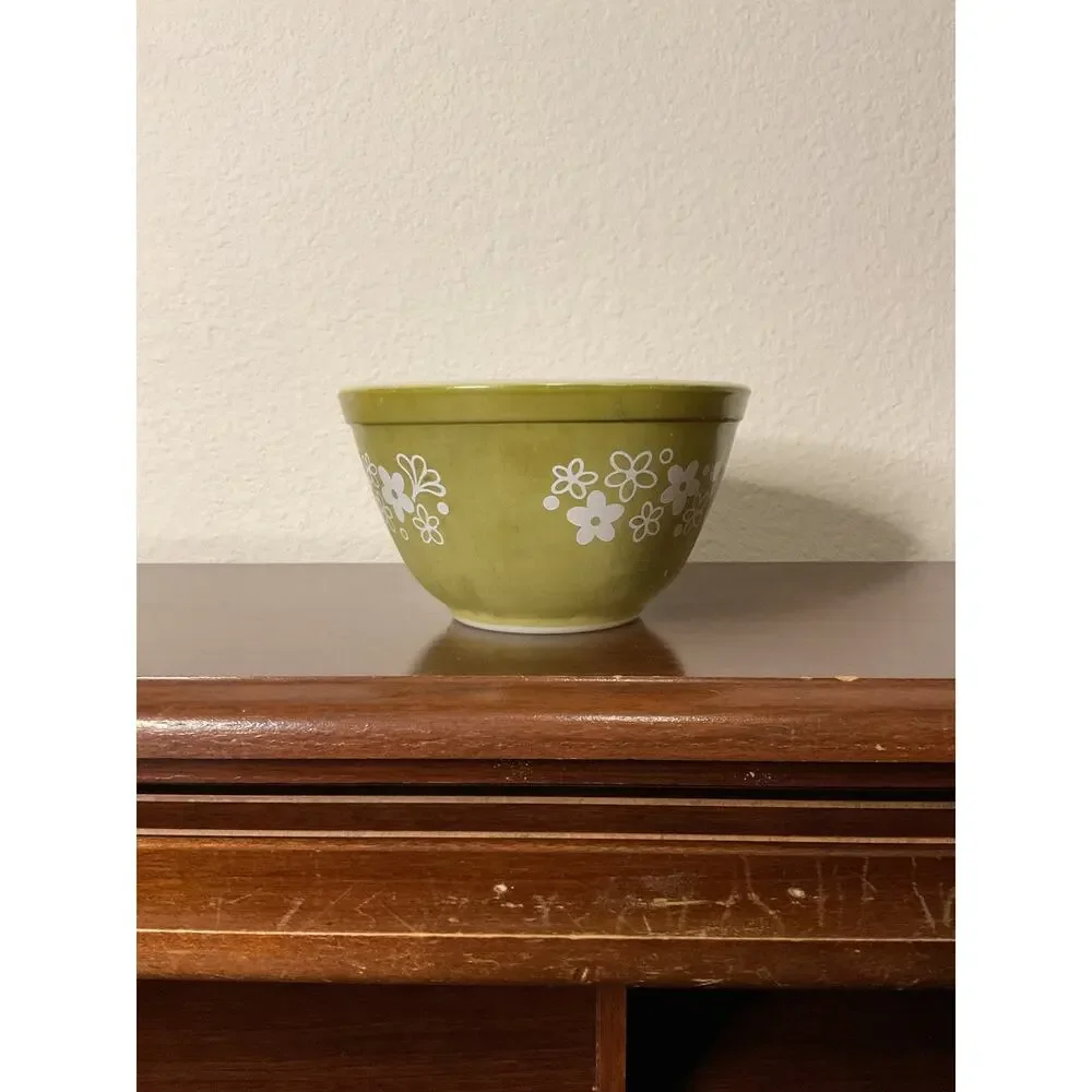 Vintage Pyrex spring blossom crazy daisy green 401 1.5 pt mixing bowl DWD